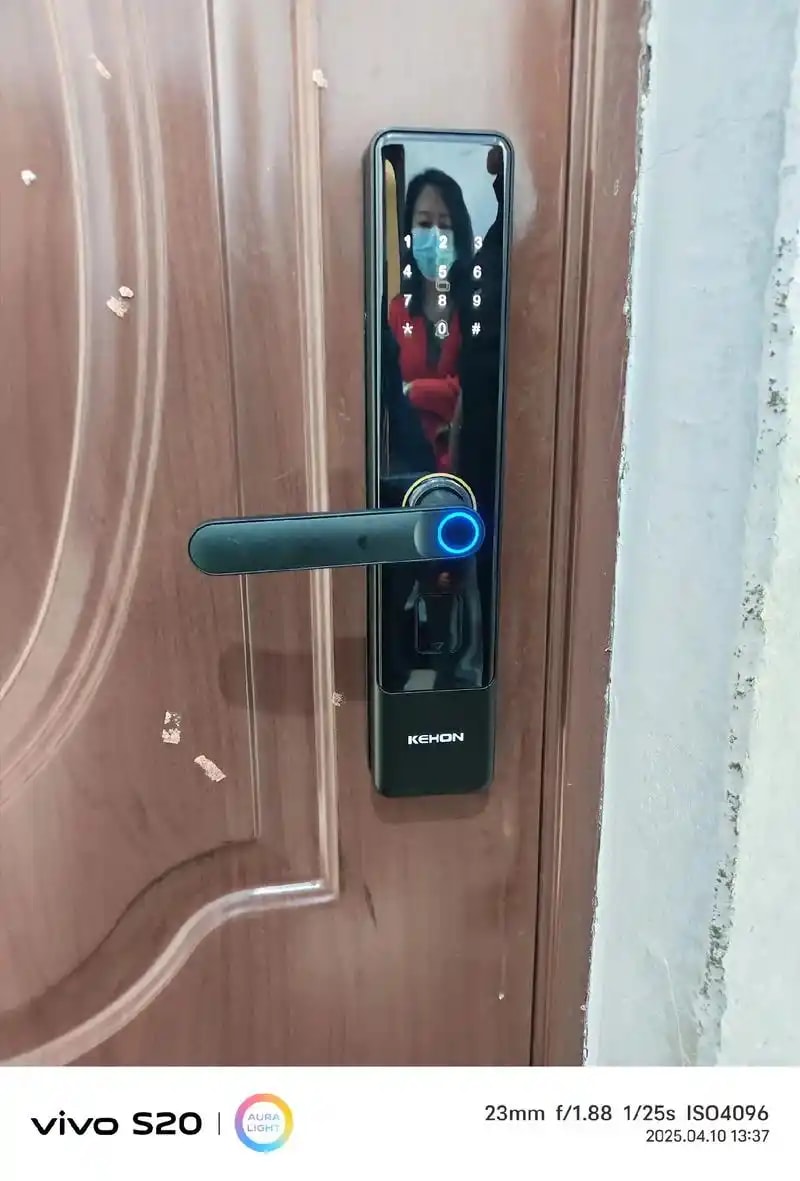 智能指纹门锁